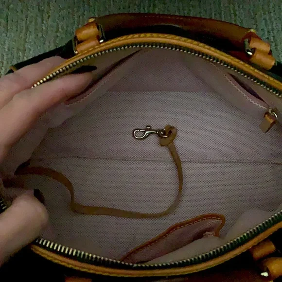 Dooney & Bourke purse - Picture 4 of 5